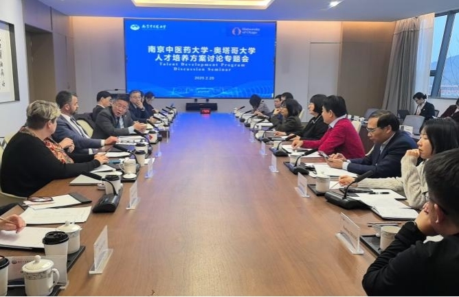 奥他哥开会2.jpg 奥他哥开会2.jpg